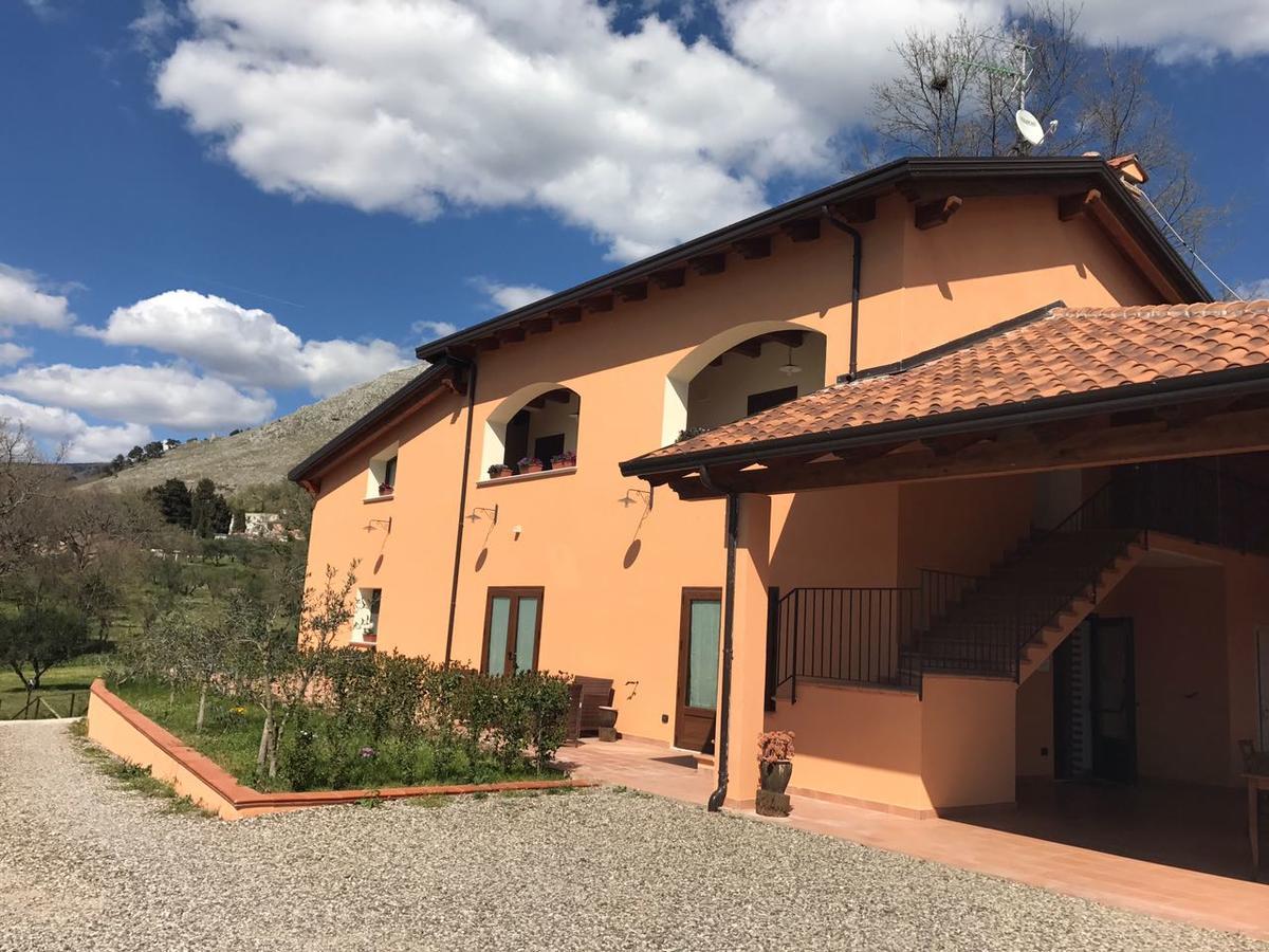 Agriturismo L'Ulivo Padula Bagian luar foto